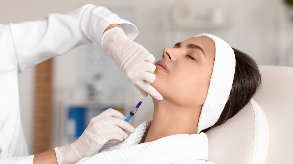 Minilipo de Papada: Como Saber se Este Tratamento é Para Você Clínica Vitaliza | Estética, Beleza e Saúde Minilipo de Papada: Como Saber se Este Tratamento é Para Você