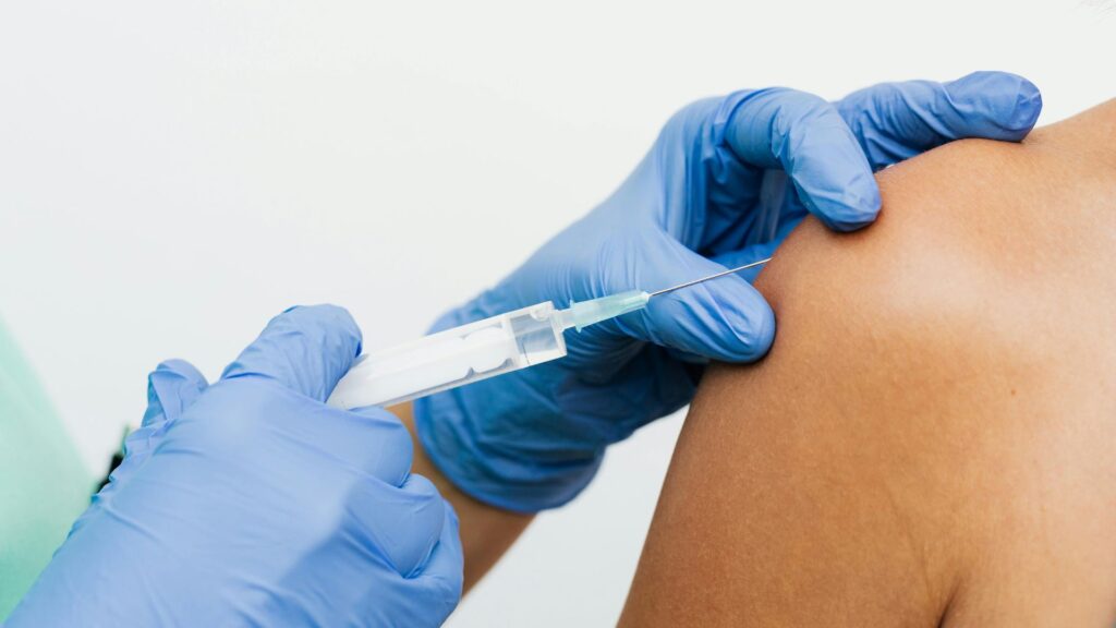 Vacina de Bronquiolite – Gestantes e Grávidas em Barretos Clínica Vitaliza | Estética, Beleza e Saúde Conheça a importância da vacina de bronquiolite para gestantes e como o Dr. Vagner Chiapetti pode ajudar em Barretos.