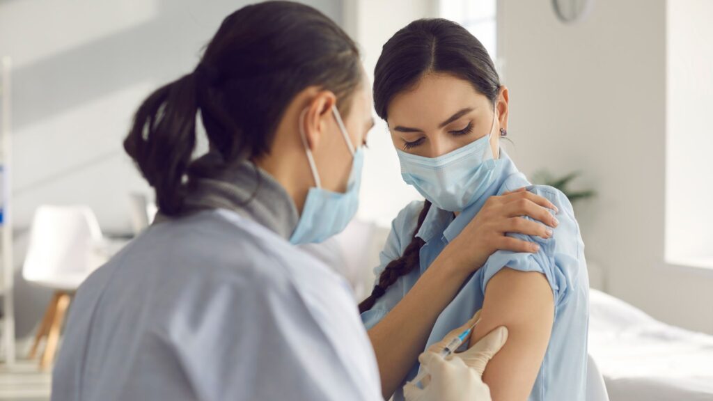 Vacina de Herpes Zóster em Barretos Clínica Vitaliza | Estética, Beleza e Saúde Descubra tudo sobre a vacina de herpes zóster em Barretos e como ela pode proteger sua saúde na Clínica Vitaliza.