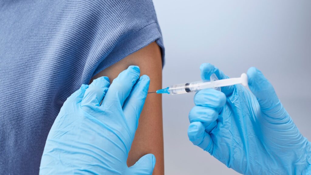 Vacina tríplice bacteriana dTpa para adultos em Barretos: proteção contra difteria, tétano e coqueluche na Clínica Vitaliza.