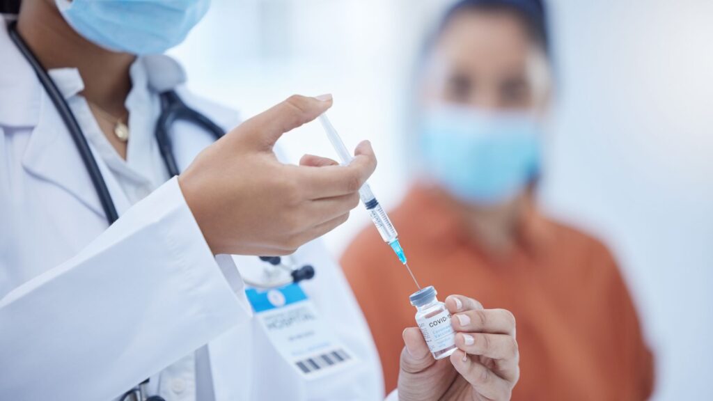 Onde tomar vacina de dengue em Barretos: rede pública, clínica particular e o que perguntar. Converse com a Clínica Vitaliza.