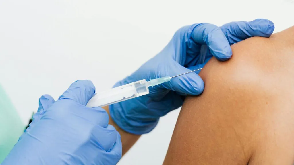 Vitamina D Intramuscular: Como Funciona e Quando é Indicada Clínica Vitaliza | Estética, Beleza e Saúde Vitamina D Intramuscular: Como Funciona e Quando é Indicada